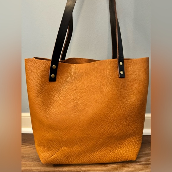 Portland Leather Medium Classic Tote in Dune - Picture 3 of 7